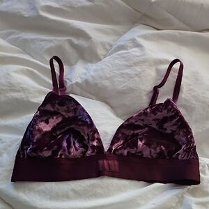 Victoria's Secret Purple Velvet Bra. Sz Small. Beautiful Great Condition.